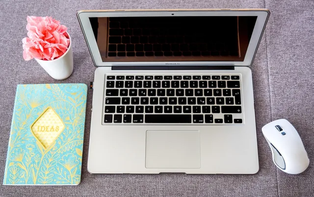 laptop, mouse, workplace, home office, apple, keys, mac, macbook, office, freelancer, work, desktop, webdesign, pc, computer, notebook, keyboard, screen, table, input, business, office work, idea, creative, homemade, handmade. Independent contractor or employee for a virtual assistant agency: a startup owner's comparison