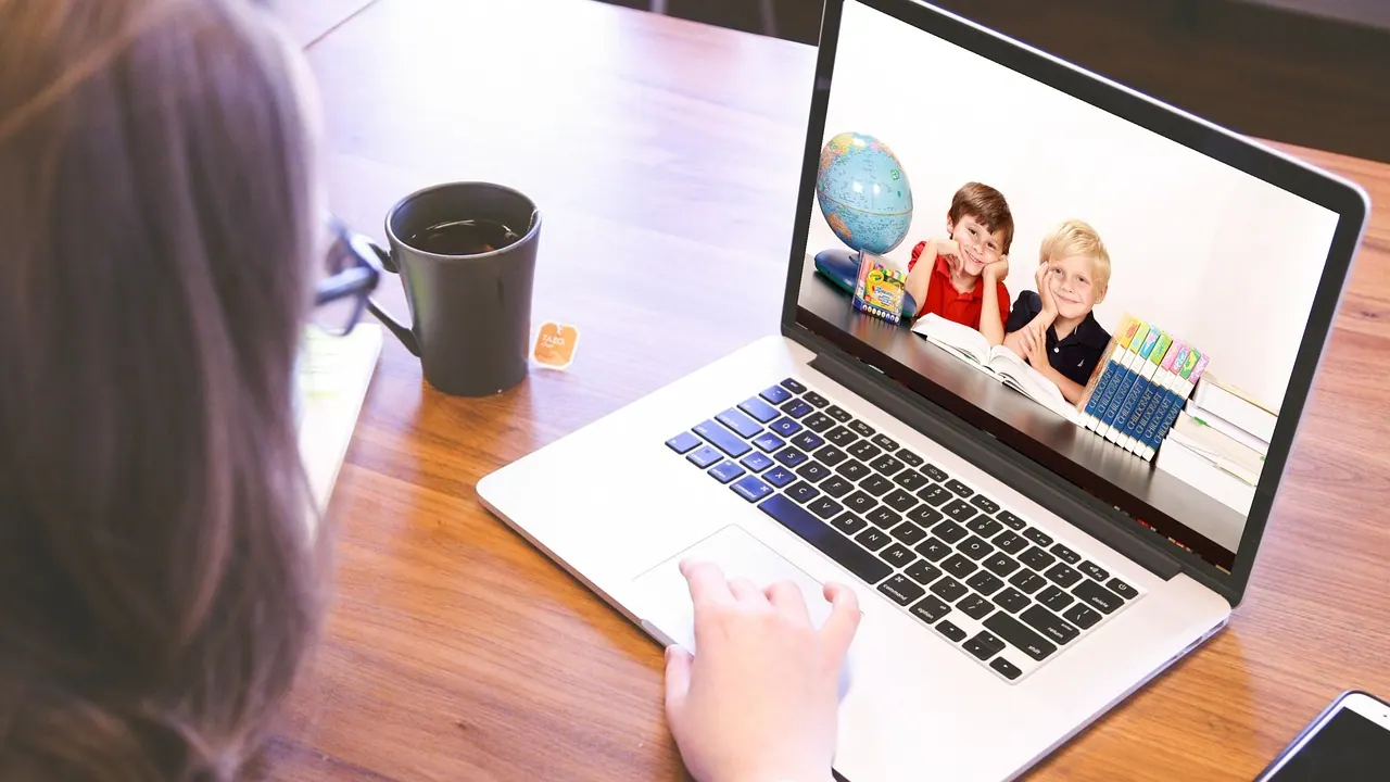 kids, computer, laptop, students, virtual learning, on-line, learn, remote work, school, study, education, class, teach, internet, course, webinar, presentation, lesson, e-learning. Virtual assistant agency client churn: the parts worth your attention, 2027 edition